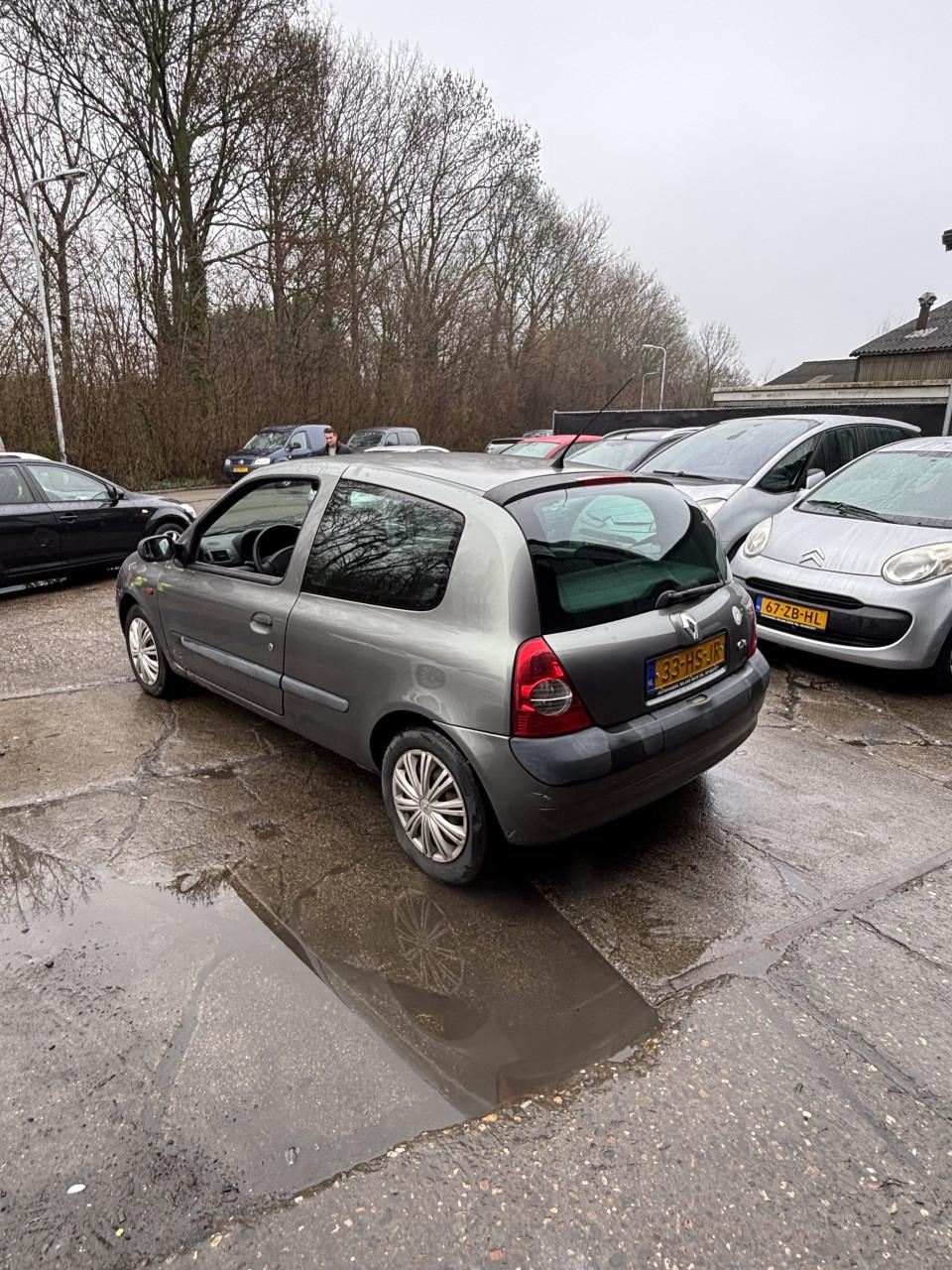 Renault Clio voljaar apk!