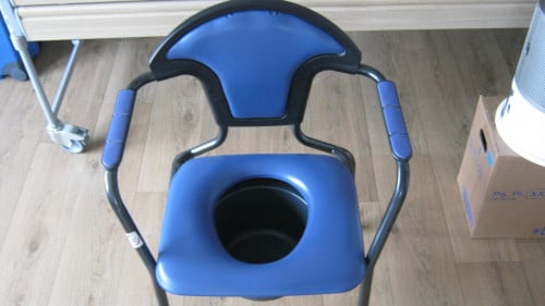 TE KOOP PO STOEL METVERSTEBARE POTEN 20 EURO