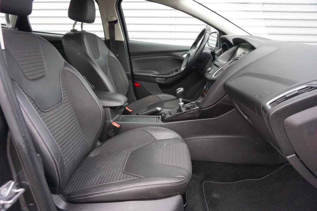 Ford Focus 1.0 titanium edition 1e eigenaar / navi / climate controle / cru