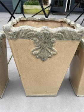 3 vintage bloempotten met decoratieve rand