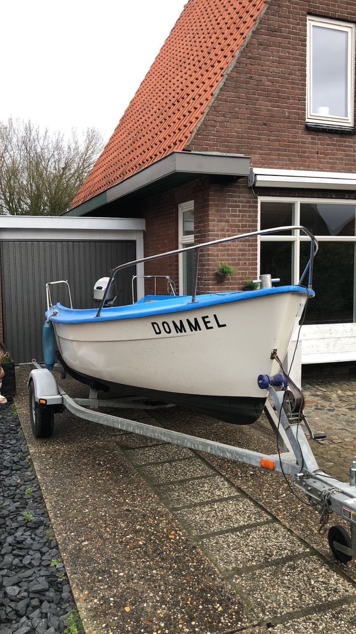 Polyester sloep inclusief motor en trailer