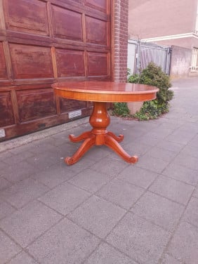Ronde uitschuifbare eettafel