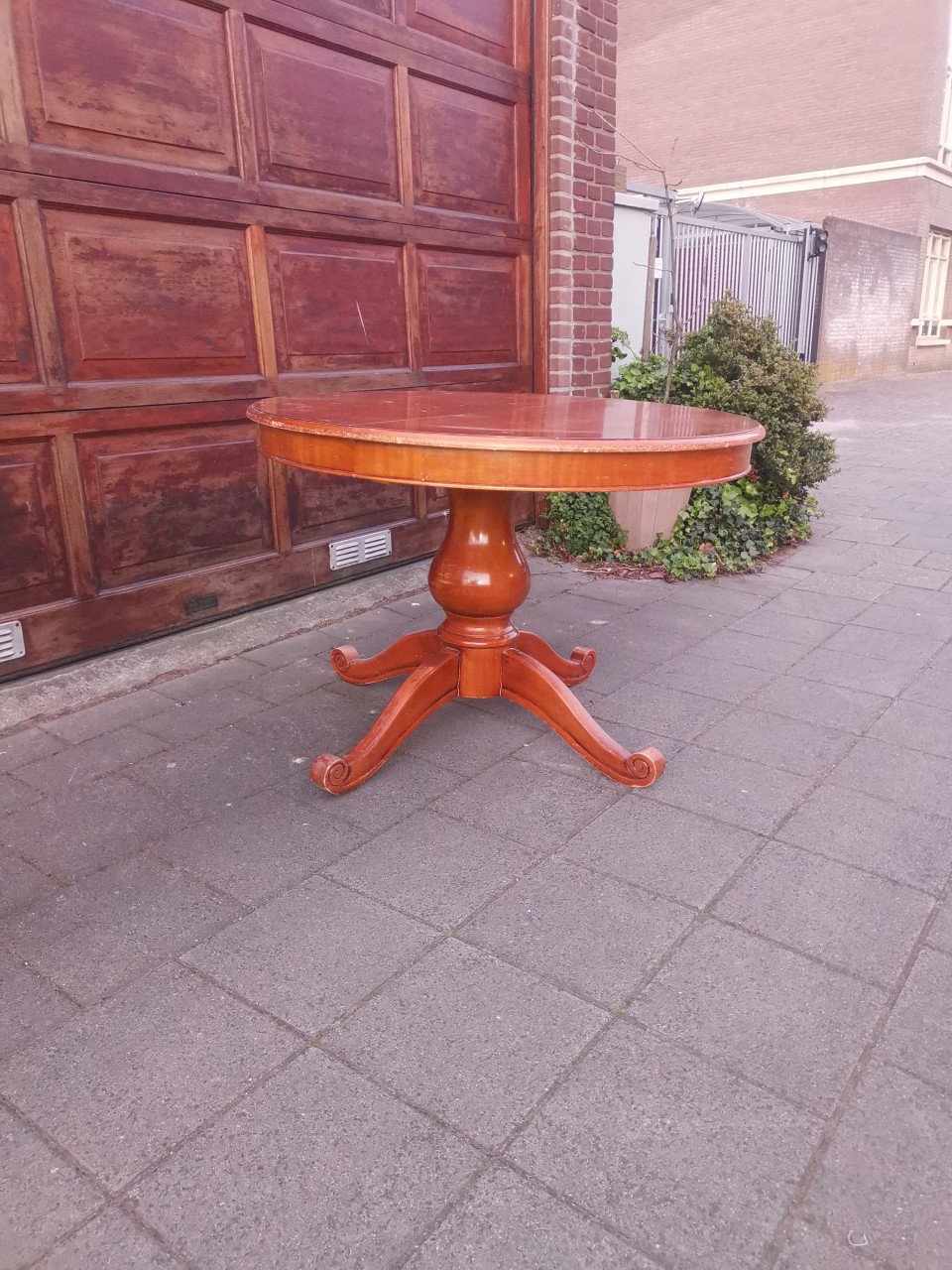 Ronde uitschuifbare eettafel