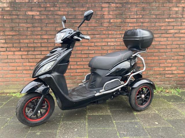 GEEN RIJBEWIJS ? NIET NODIG MET DEZE STOERE IVA T3 !