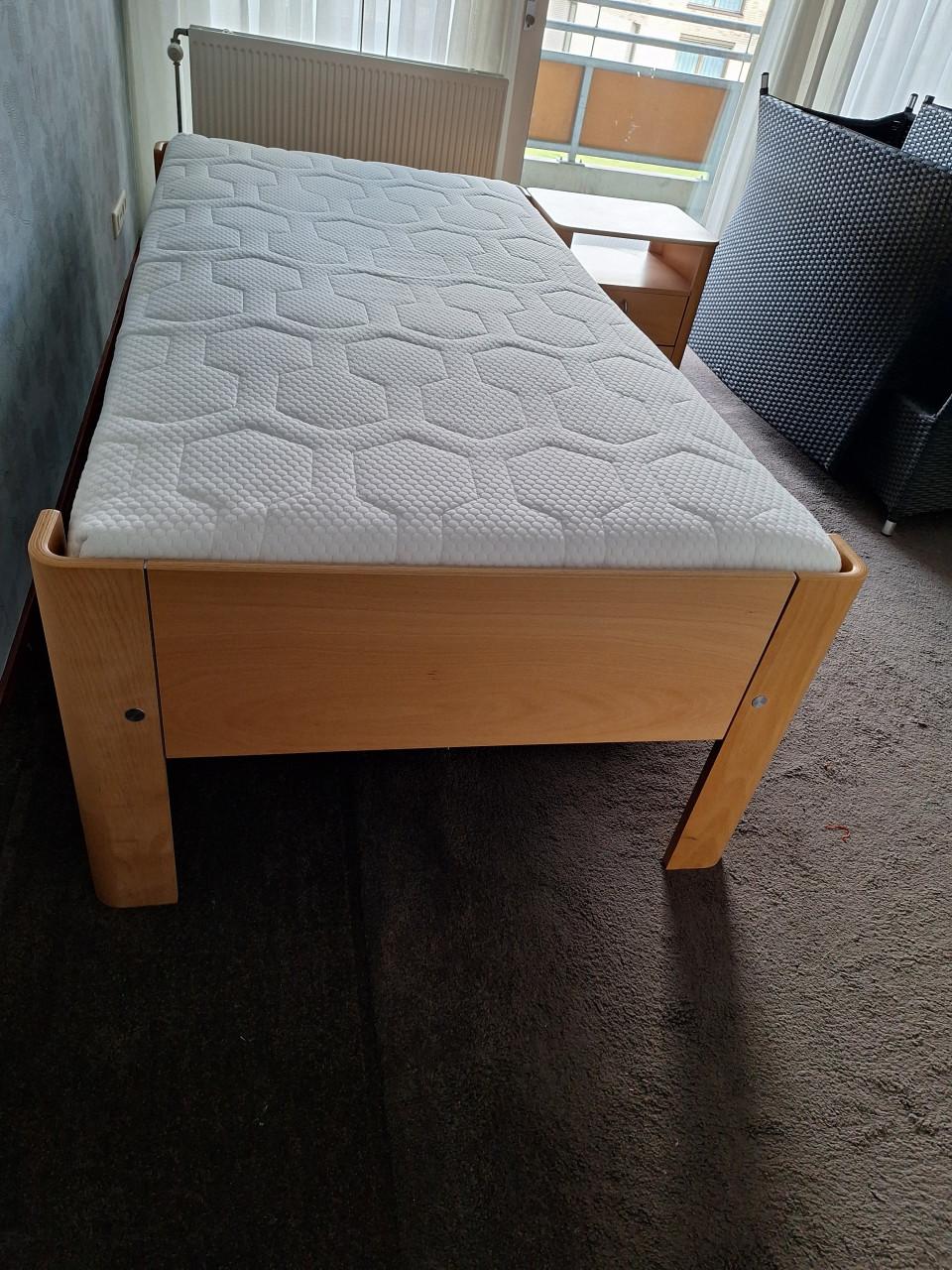 Slaapkamerset AUPING Auronde Ledikant met elektrische bodem