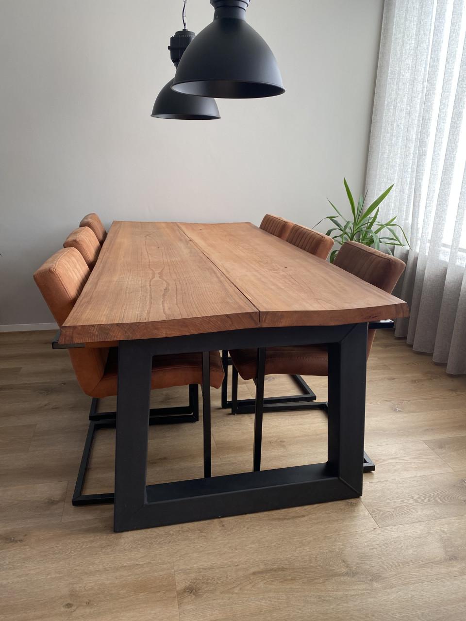 Eetkamertafel