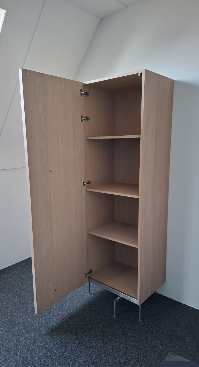 Massief houten kast, design