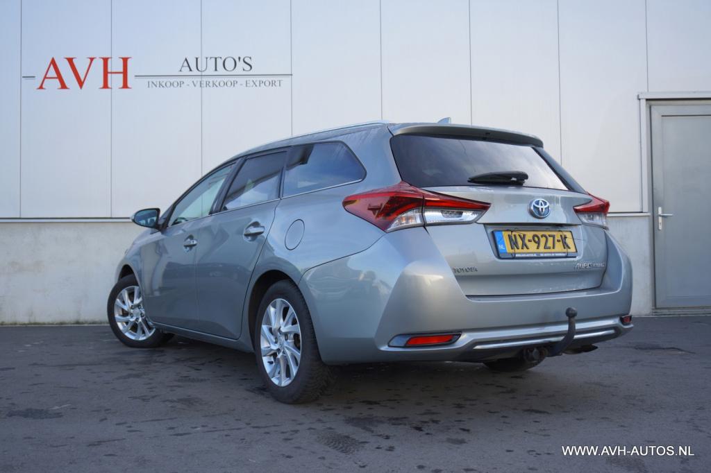 Toyota Auris touring sports 1.8 hybrid lease
