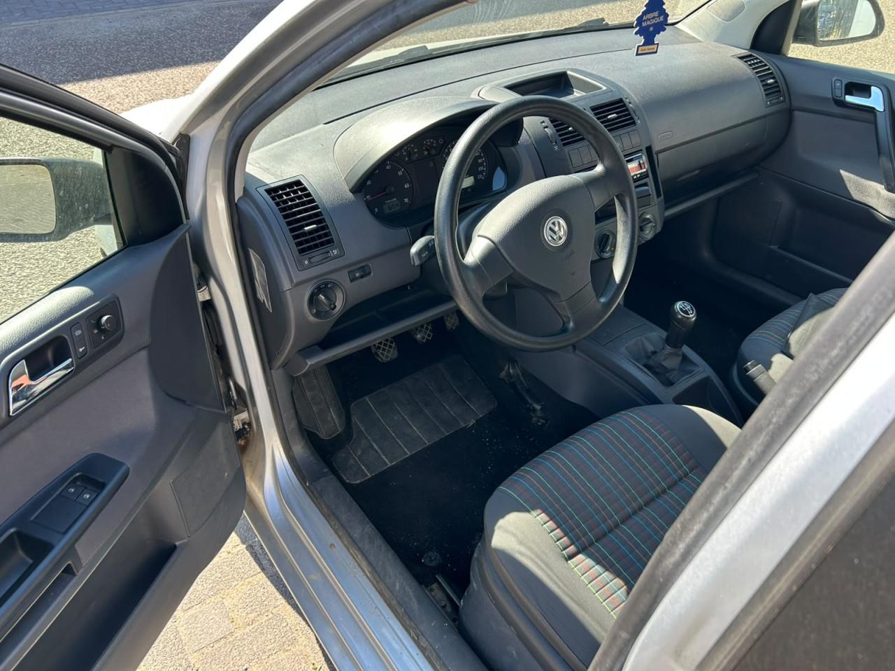 Volkswagen Polo 1.2-12V Trendline Airco/Incl.Nieuwe APK/DBKetting vervangen