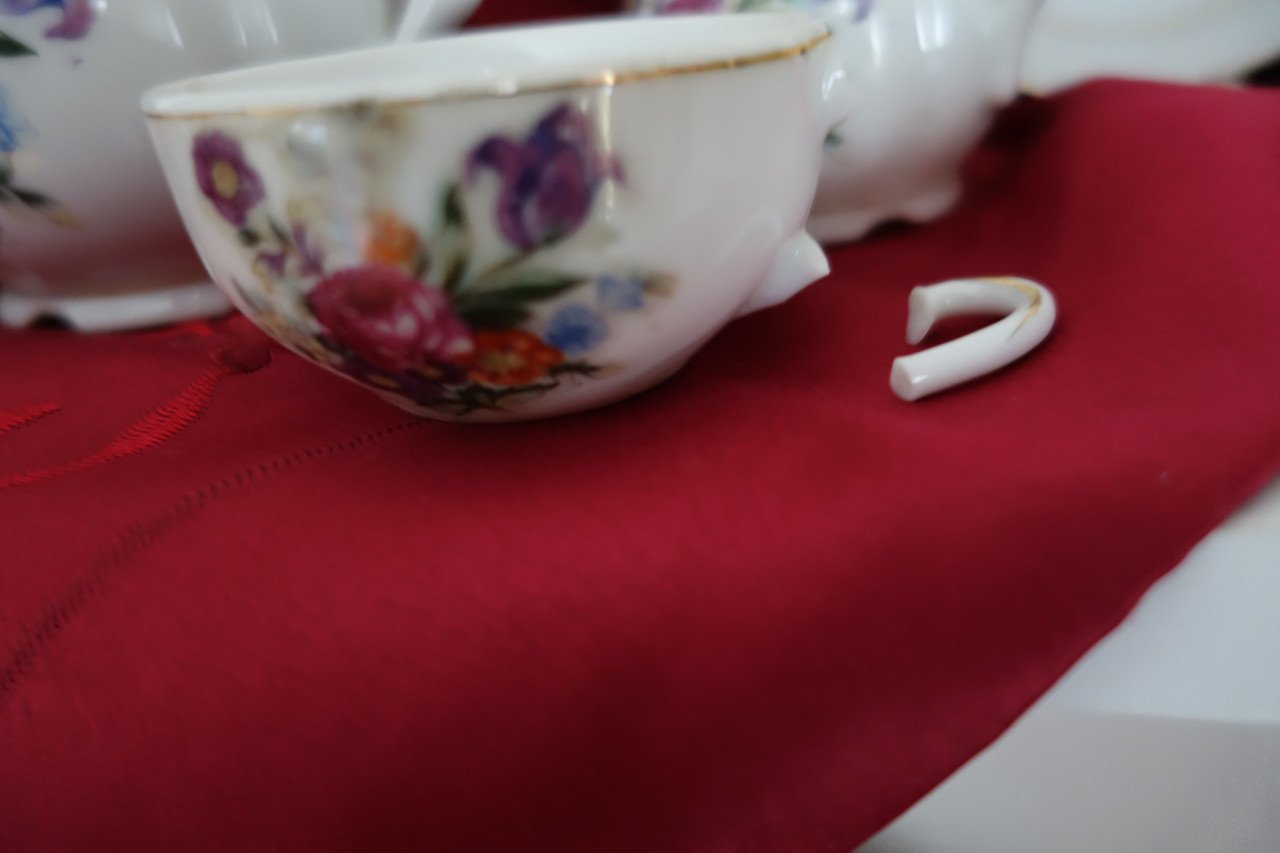Vintage kinderserviesje uit jaren 60 leuk serviesje met bloemdecor