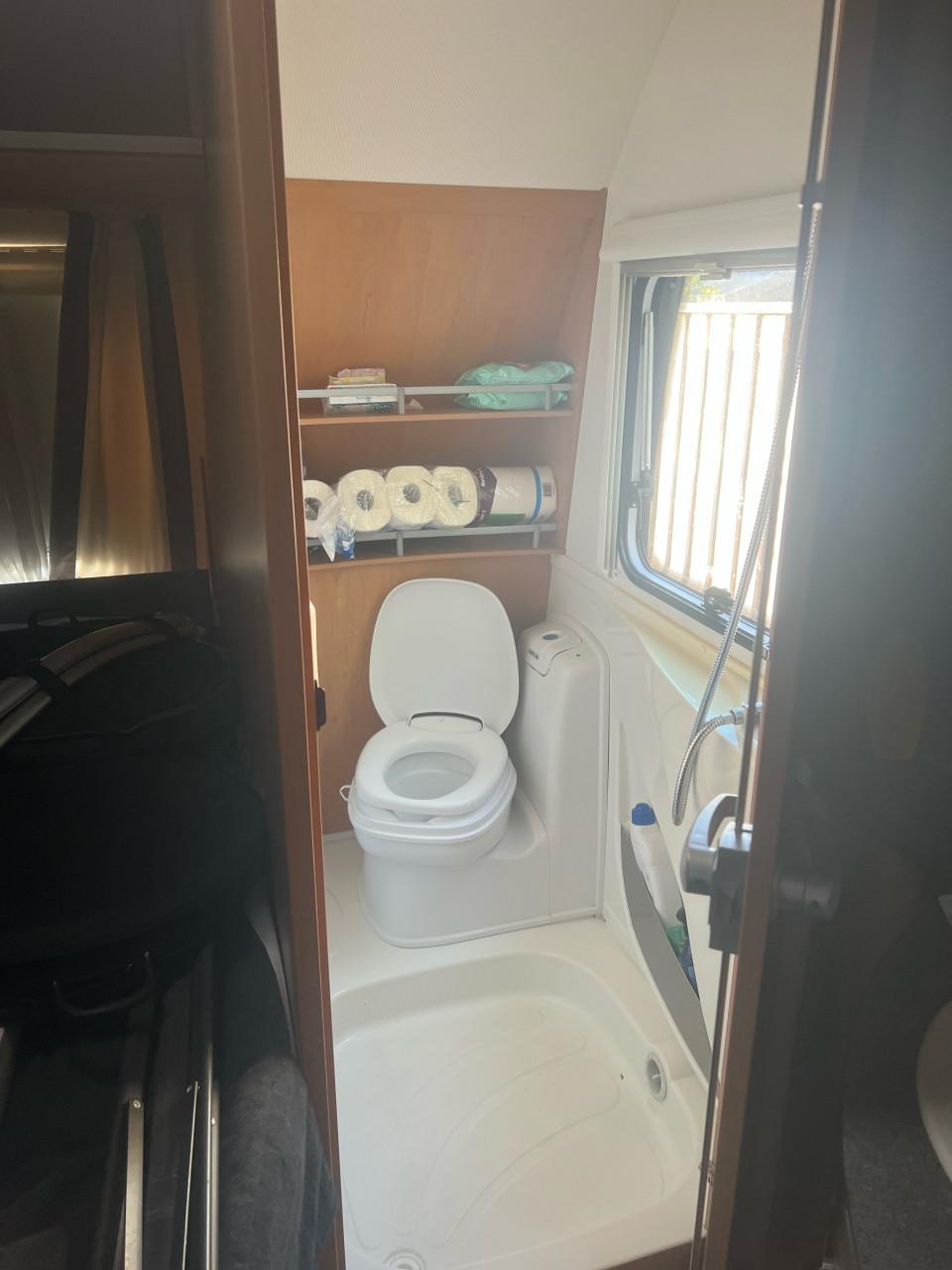 6-persoons knaus Südwind caravan met stapelbed