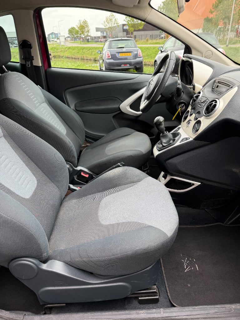 Ford KA 1.2 - titanium - airco