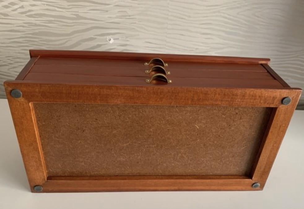 Vitrine met 3 laden voor 50 pennen