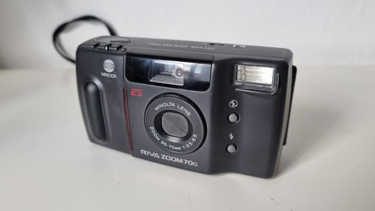 Minolta Riva Zoom 70c ES