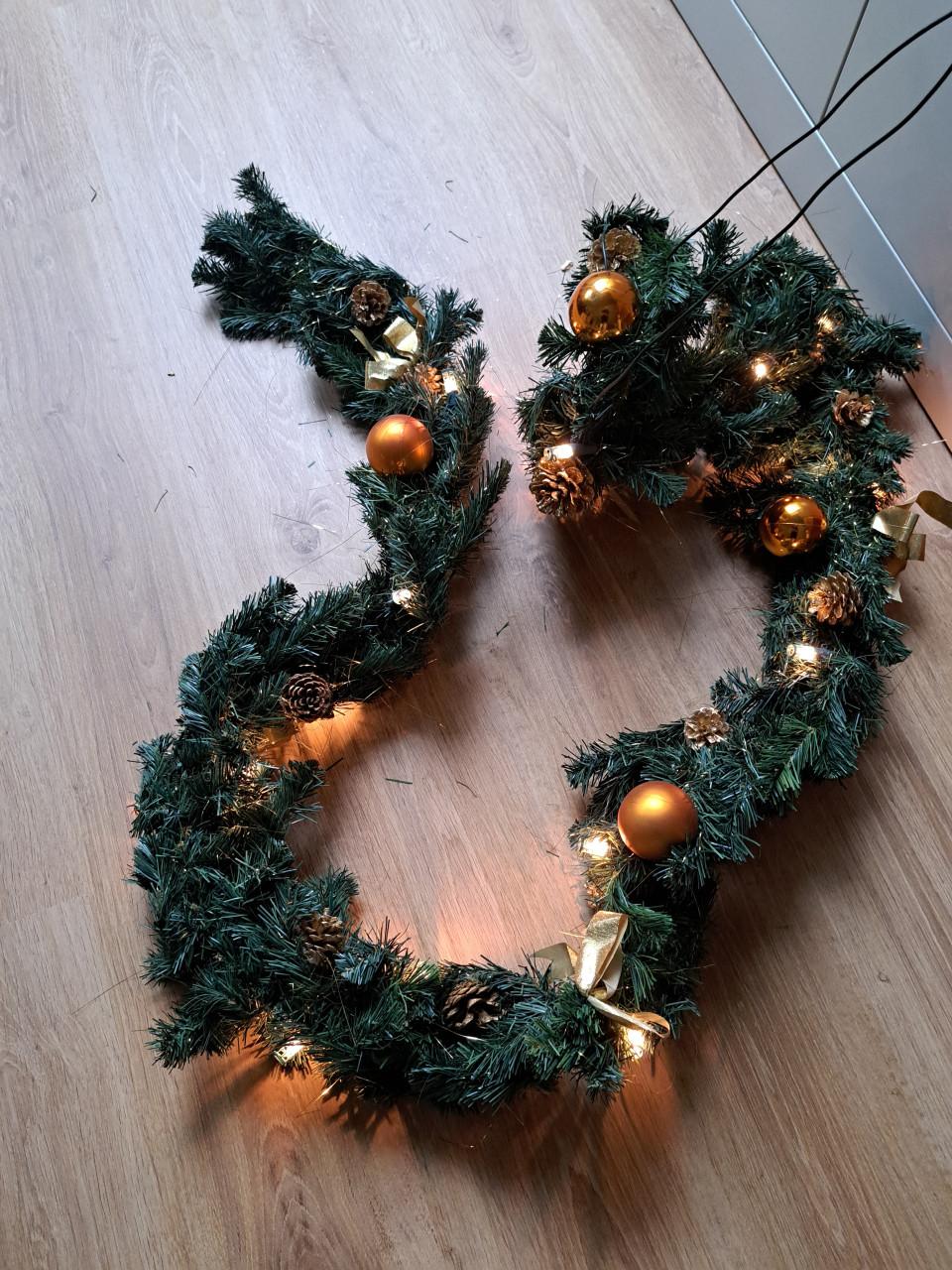 Schitterende kerst quirlande compleet met verlichting.