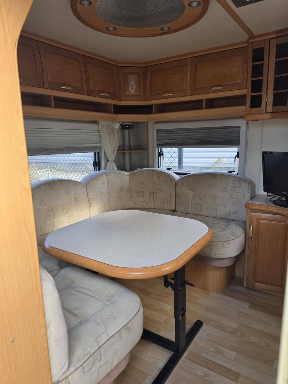 MEGA GROTE HOBBY PRESTIGE 650 DUBBELASSER!  €3750