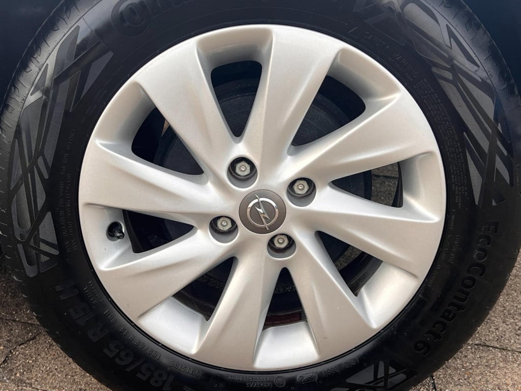 Opel Corsa 1.4 120 jaar edition, carplay, trekhaak enz. enz...