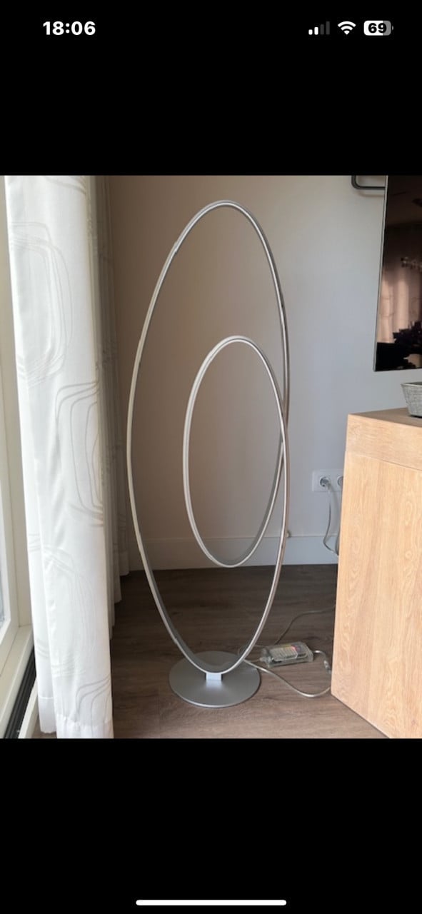 Massief eiken meubels + moderne verlichting