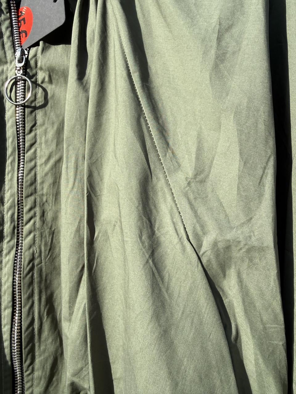 NIEUW kort Trendy Khaki Bomberjasje. Mt 38/40.