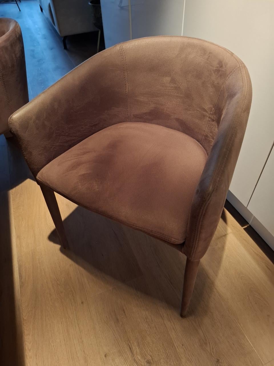 Steigerhouten eettafel met vier bijpassende stoelen