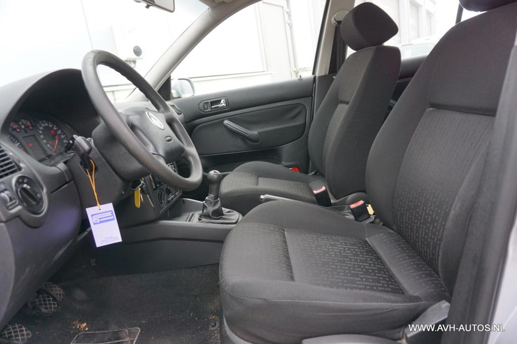 Volkswagen Golf variant 1.6-16v turijn