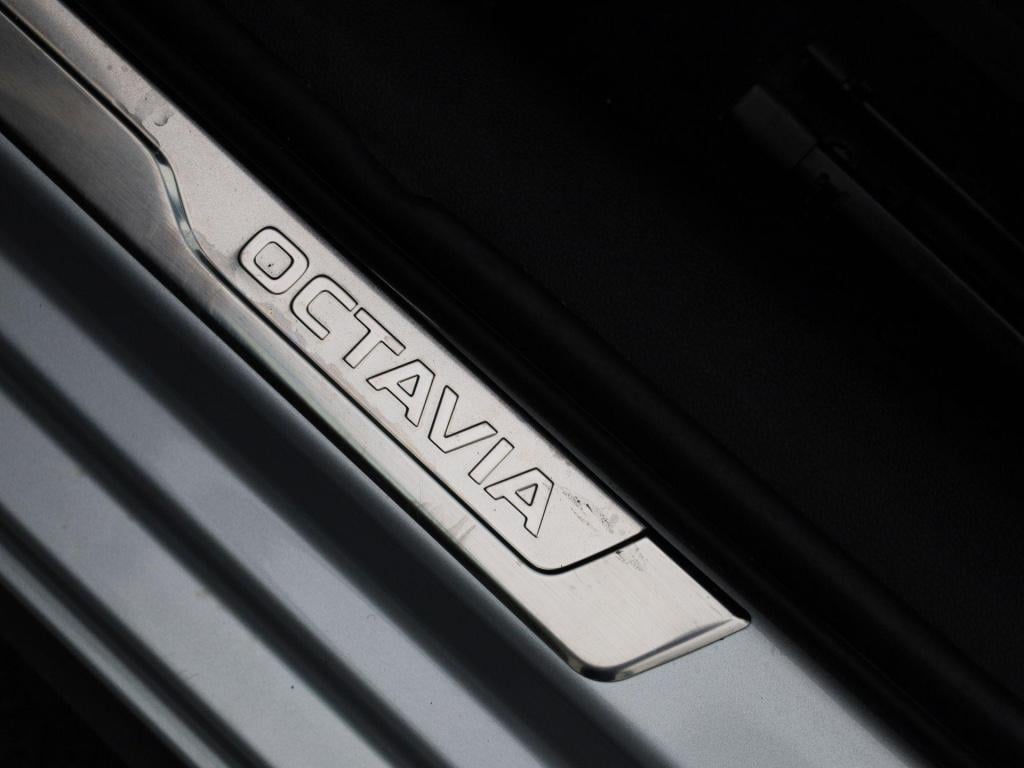 Skoda Octavia combi 1.5 e-tsi business edition | automaat | panoramadak | t