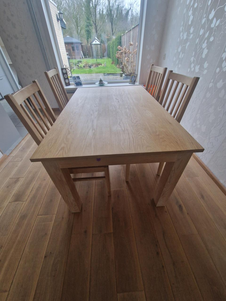 Mooie 4 persoons eiken eettafel met stoelen