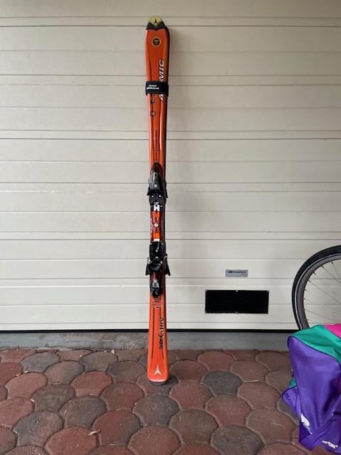 Carve Atomic skies met tas en schoenen