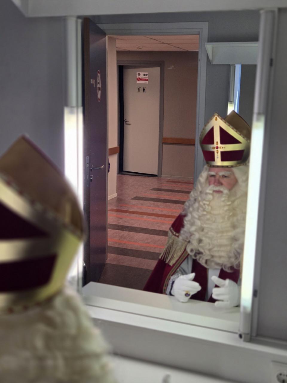 Boek nu een bezoek van sint en zijn pieten