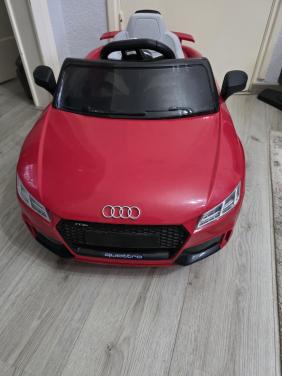 Kinderauto merk AUDI goed werkend met Nieuw accu 12V