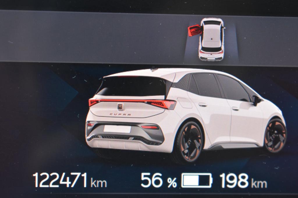 Cupra Born business one 62 kwh soh 93.2% | stoelverwarming | camera | nap |