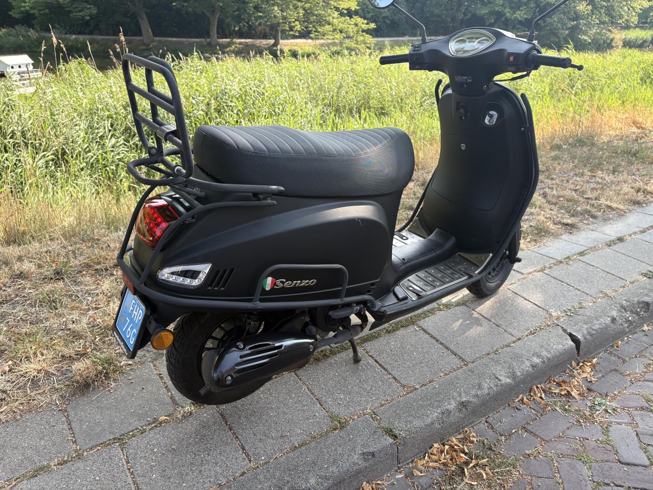 Senzo Rivalux S scooter