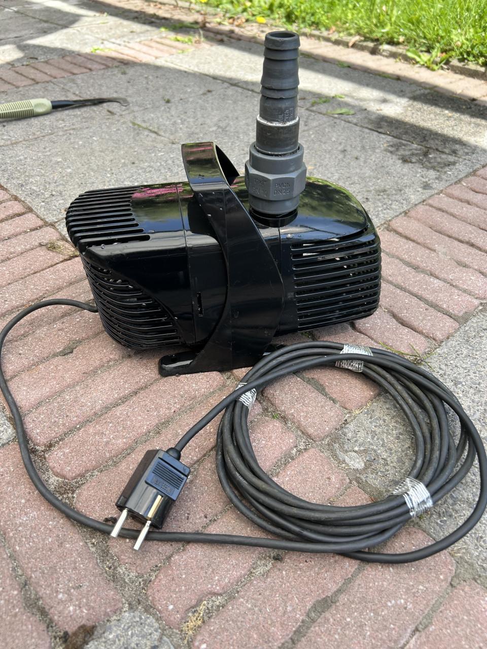 Te koop Messner mpf 10000 sterke en zuinige Vijverpomp snoer 5.60 cm lang.