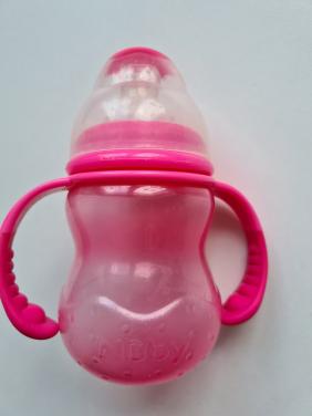Nûby roze oefenbeker met handvaten en een antilek tuit