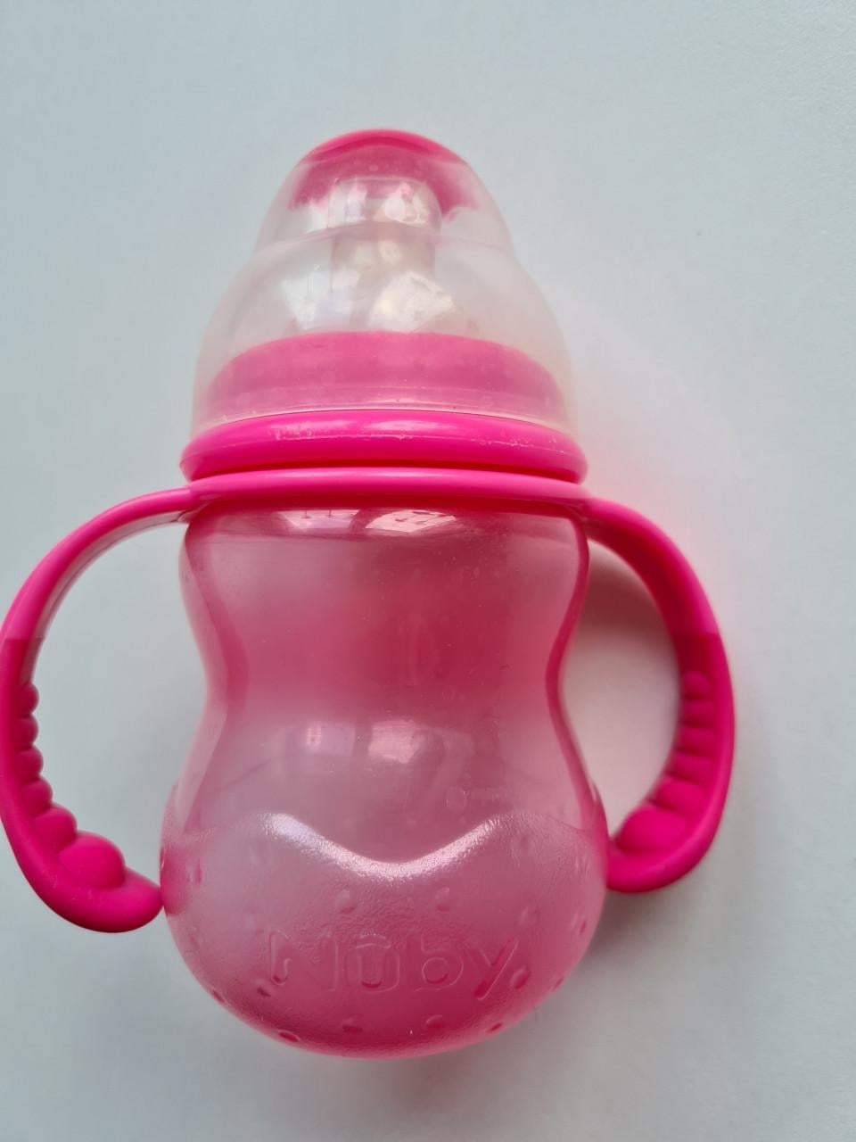 Nûby roze oefenbeker met handvaten en een antilek tuit