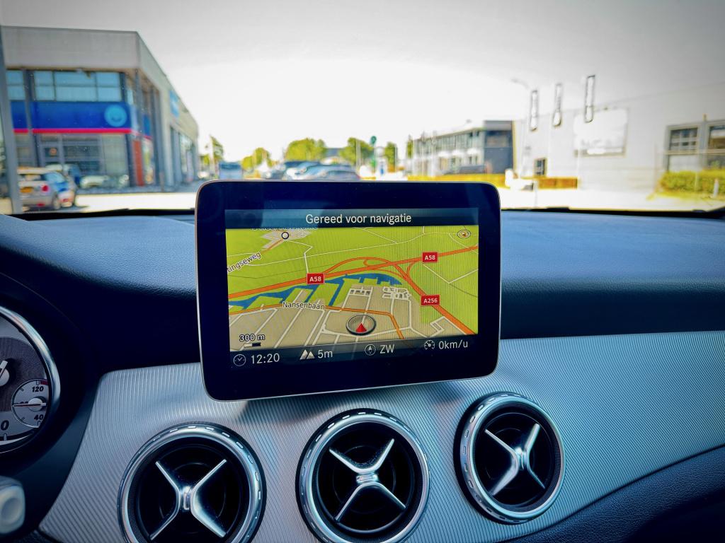 Mercedes-Benz Gla-klasse 180 ambition navi ecc cruise panodak