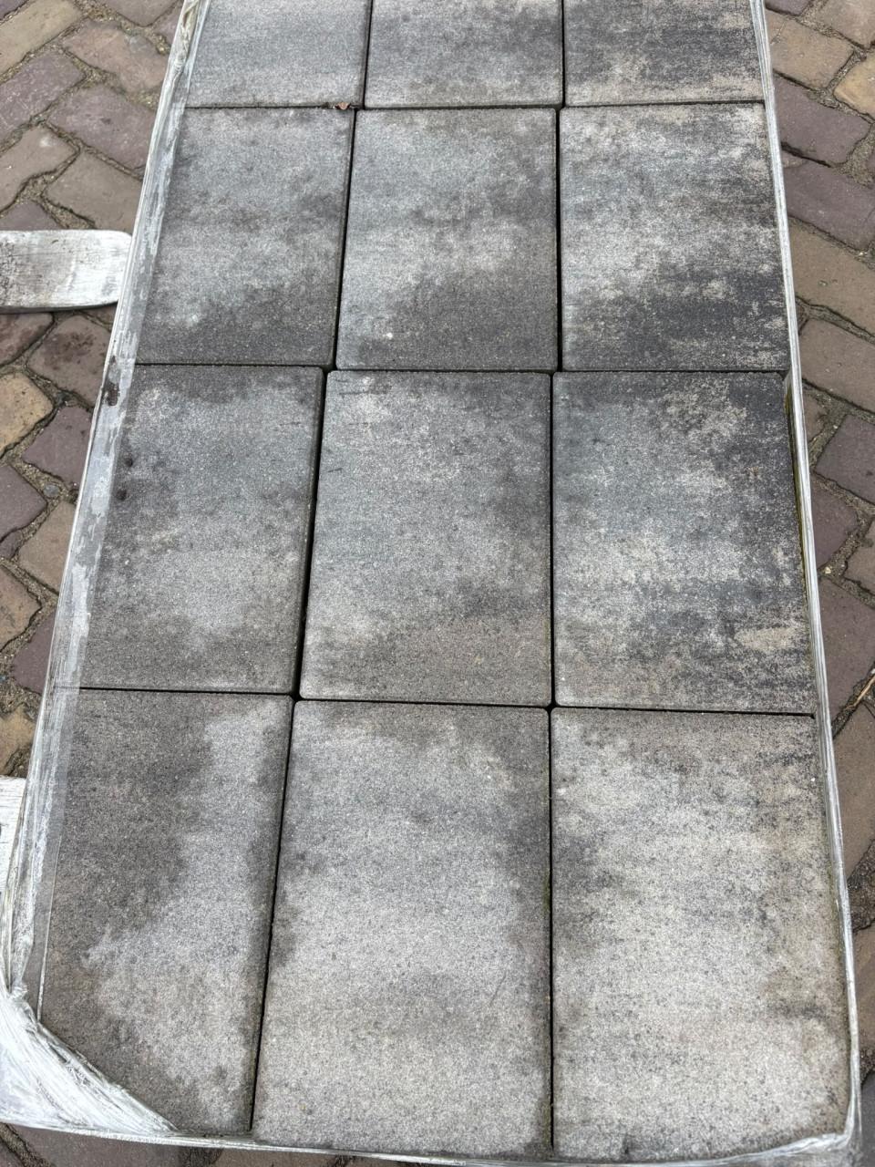 Partij betontegels Amiata 20x30x6 met facet