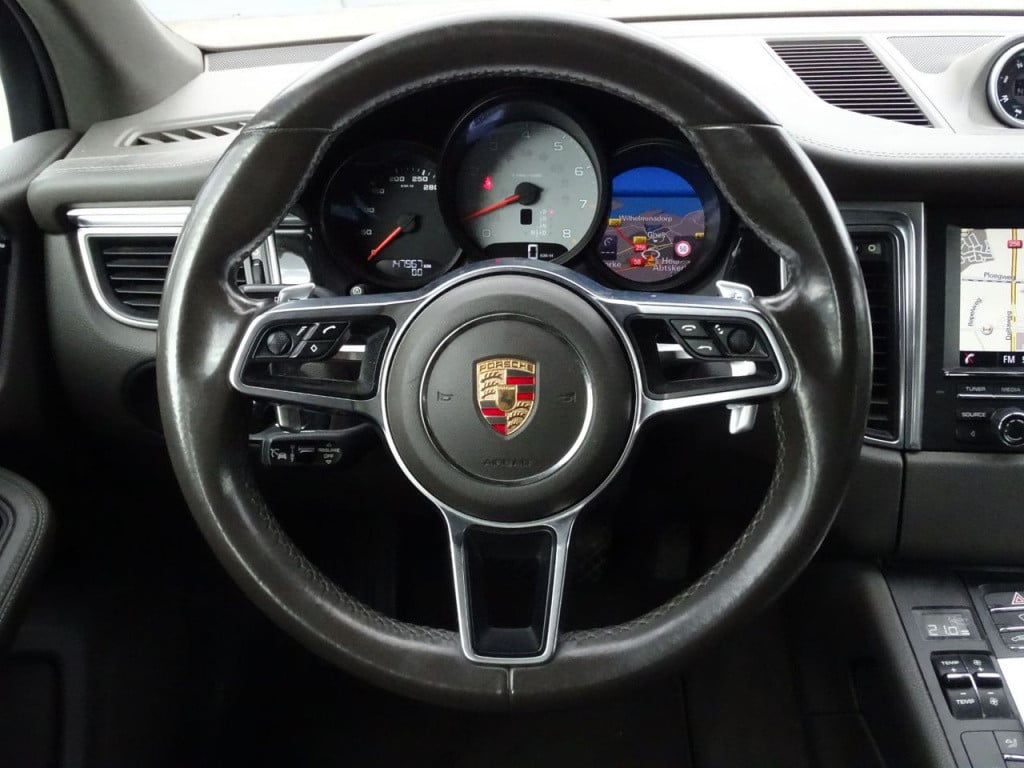 Porsche Macan 3.0 s | luchtvering | adaptief onderstel | 21"
