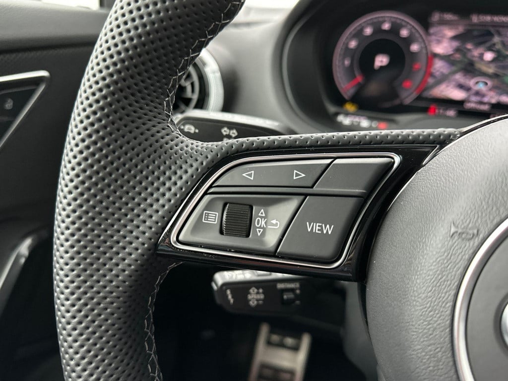 Audi Q2 s edition 35 tfsi 110 kw / 150 pk hatchback 7 vers