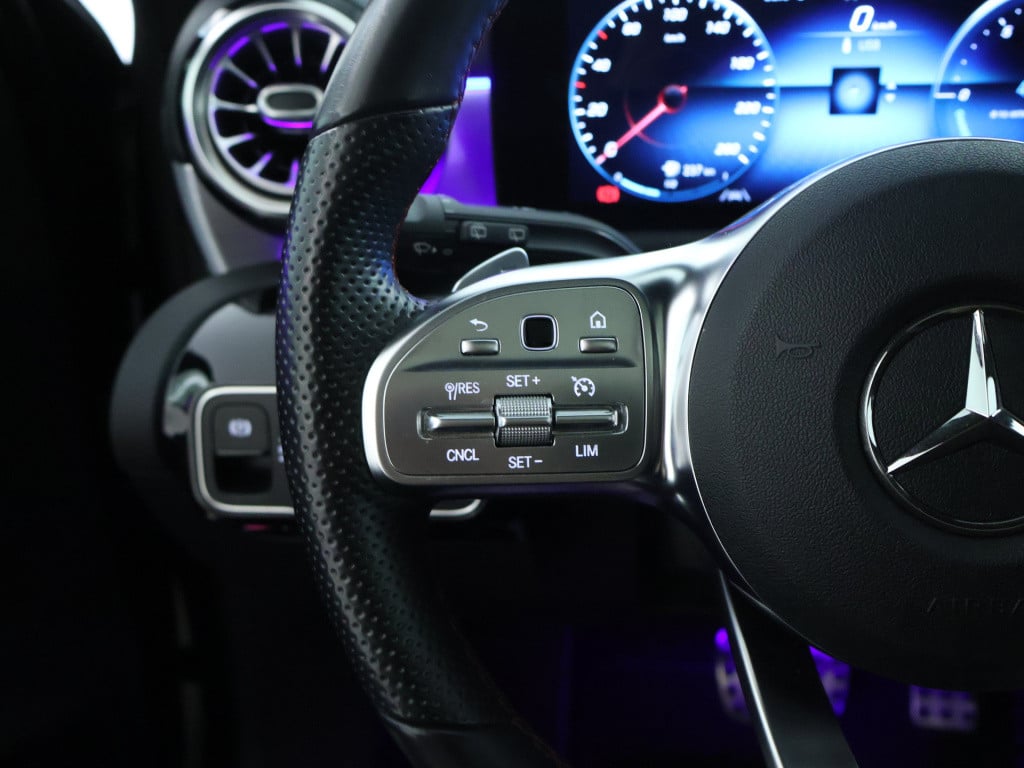 Mercedes-Benz A-Klasse 180 business solution amg | panoramadak | sfeerverli