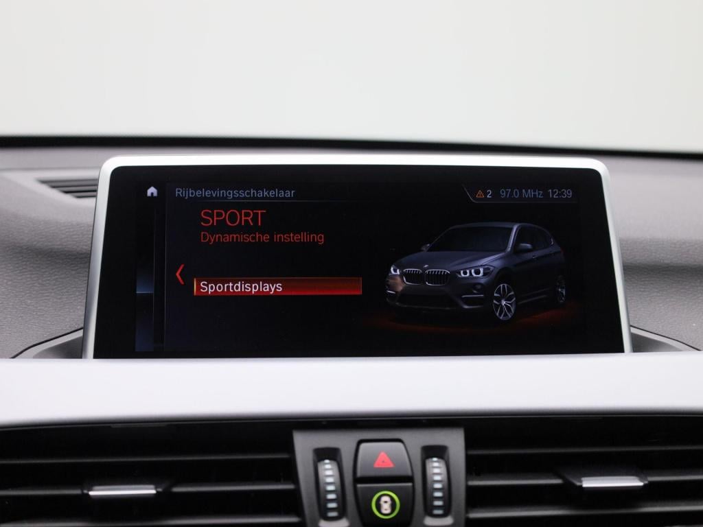 BMW X1 sdrive18i business edition plus | automaat | lmv | trekhaak | parkee