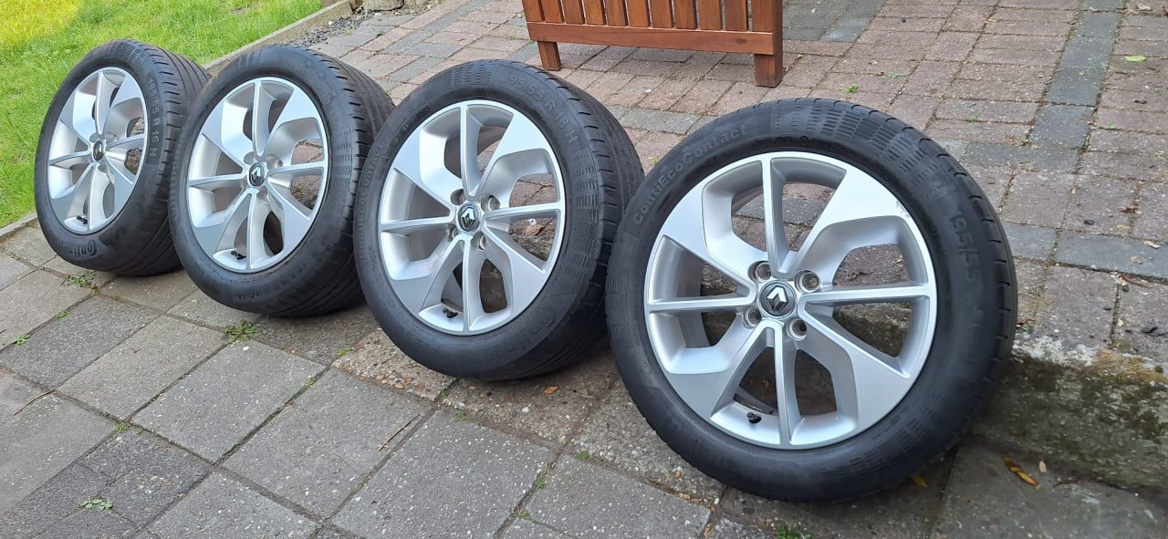 Originele 16'' Renault Clio velgen + A merk zomerbanden