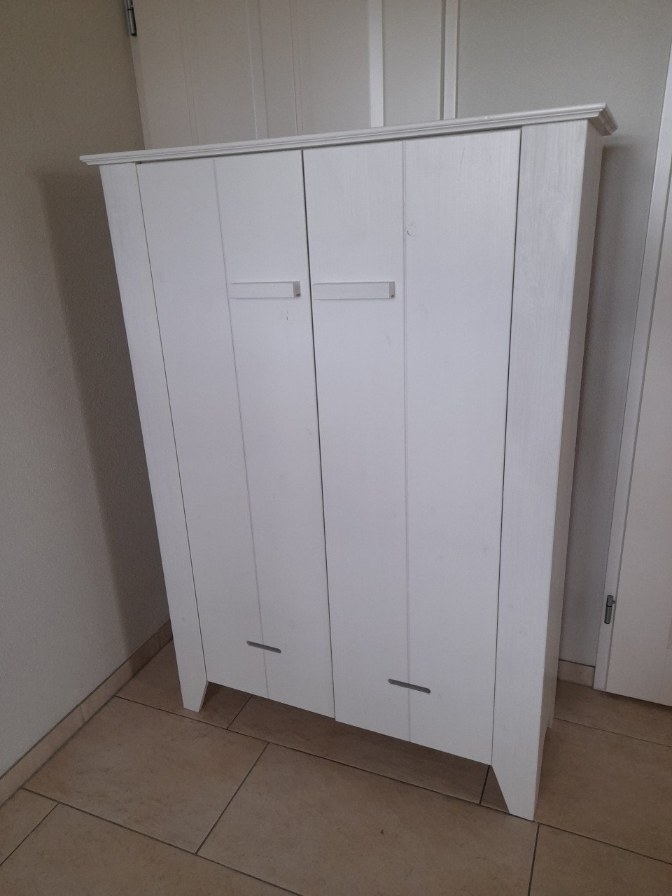 Prachtige stevige massief houten kast 100 x 37 x 142H (in goede staat )