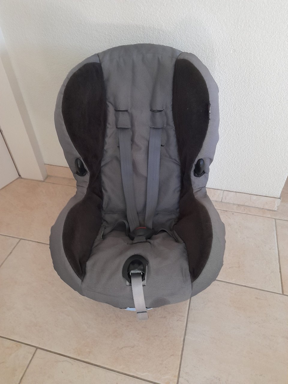 Maxi cosi autostoel 9 / 18 kg (in goede schone staat)