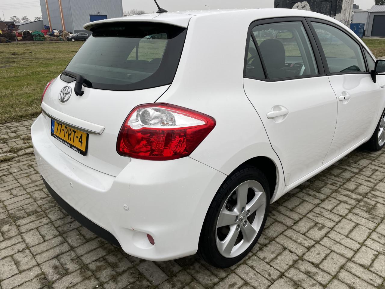 Toyota auris 1.8 full hybrid dynamic