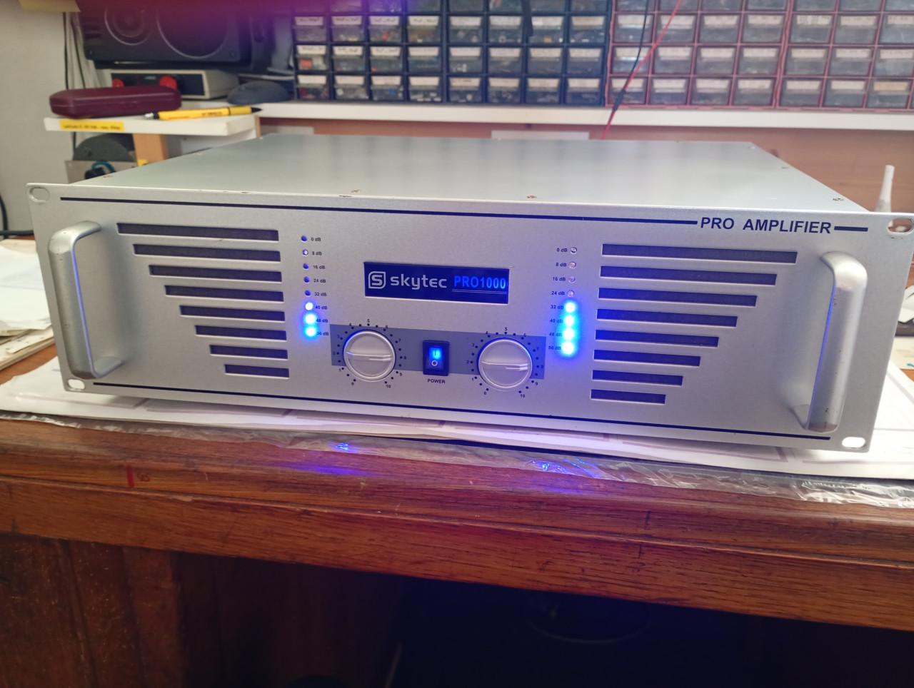 SkyTec Pro-1000 PA-versterker