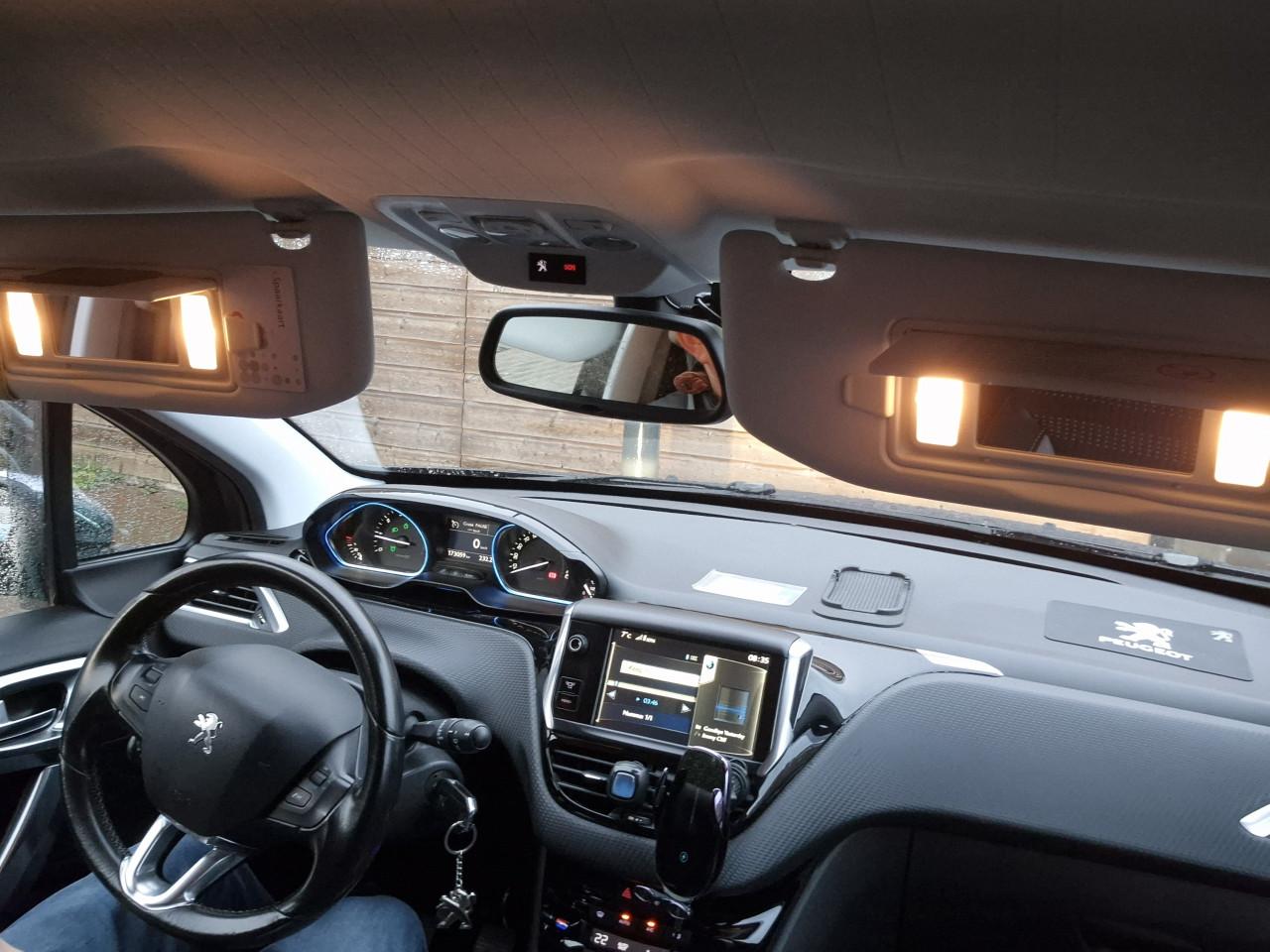 Peugeot 2008 Allure Premium 1.2 Vti