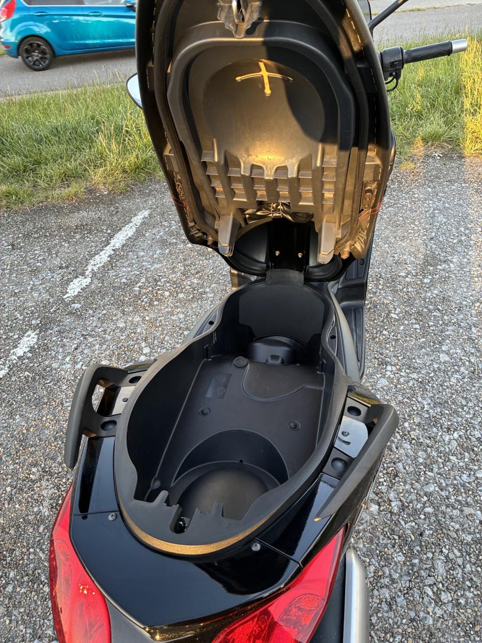 Yamaha X-max 250R Motorscooter met lage KM-stand
