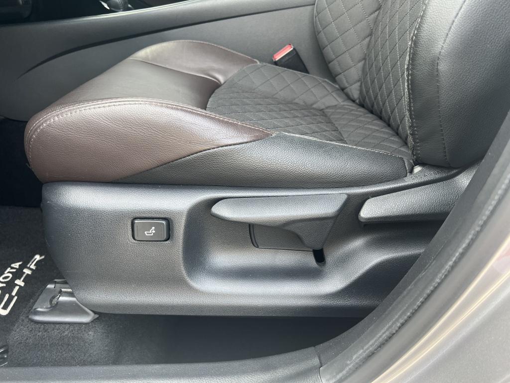 Toyota C-hr 1.8 hybrid executive | all-seasonbanden | dealeronderhouden