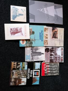 9 Zeeuwse boekjes en tegeltje Middelburg